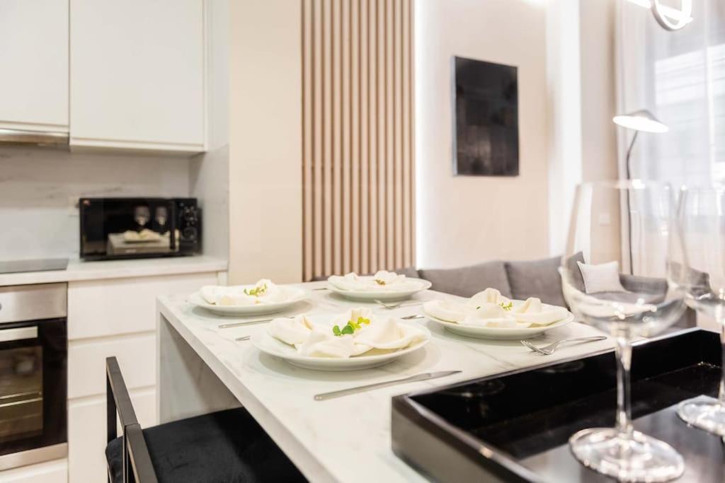 Contemporary Minimalist Apartment By Rems Malaga Exterior photo