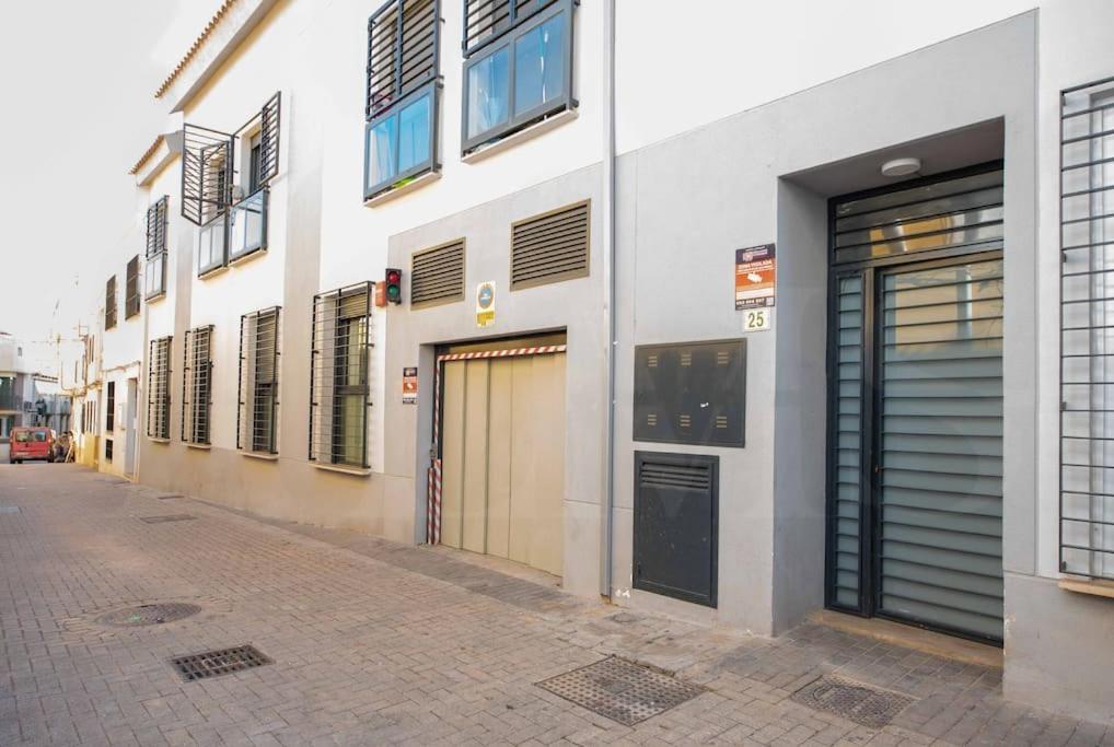 Contemporary Minimalist Apartment By Rems Malaga Exterior photo