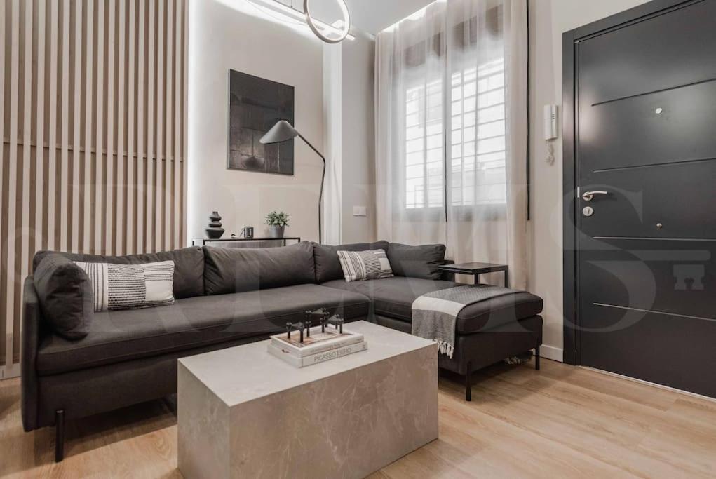 Contemporary Minimalist Apartment By Rems Malaga Exterior photo